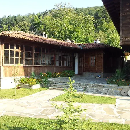кьща за гости свети никола 3* Zheravna
