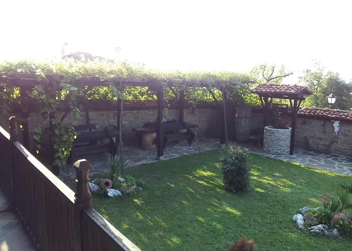 кьща за гости свети никола 게스트하우스 *